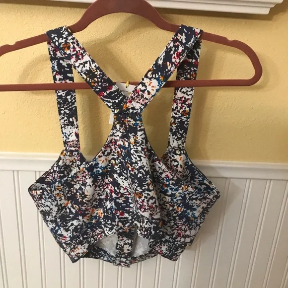 BCBGeneration Crop Top Size 6 Floral print/buttons racerback style NWT - Picture 6 of 6